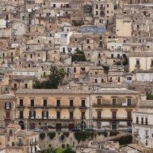 CONVIVENZE FORZATE UNESCO MODICA ABUSI EDILIZI